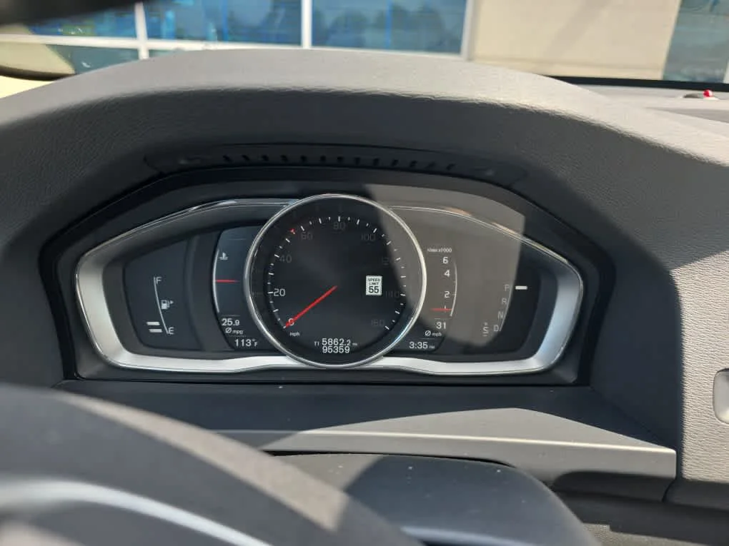 Used 2017 Mussel Blue Metallic Volvo Platinum image 7