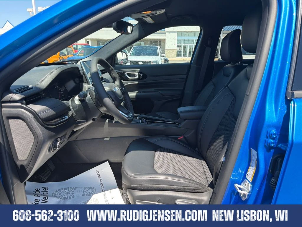 New 2026 Hydro Blue Pearlcoat Jeep Latitude image 9
