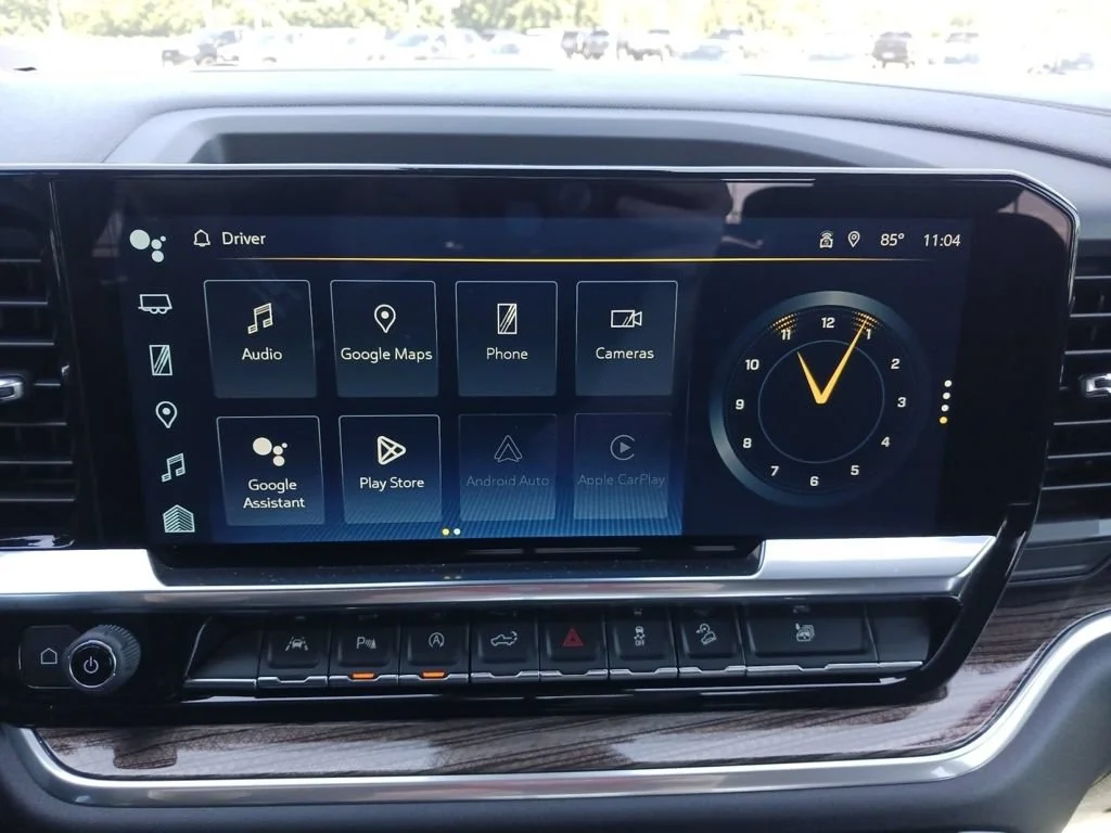 Used 2025 Summit White Chevrolet RST image 14