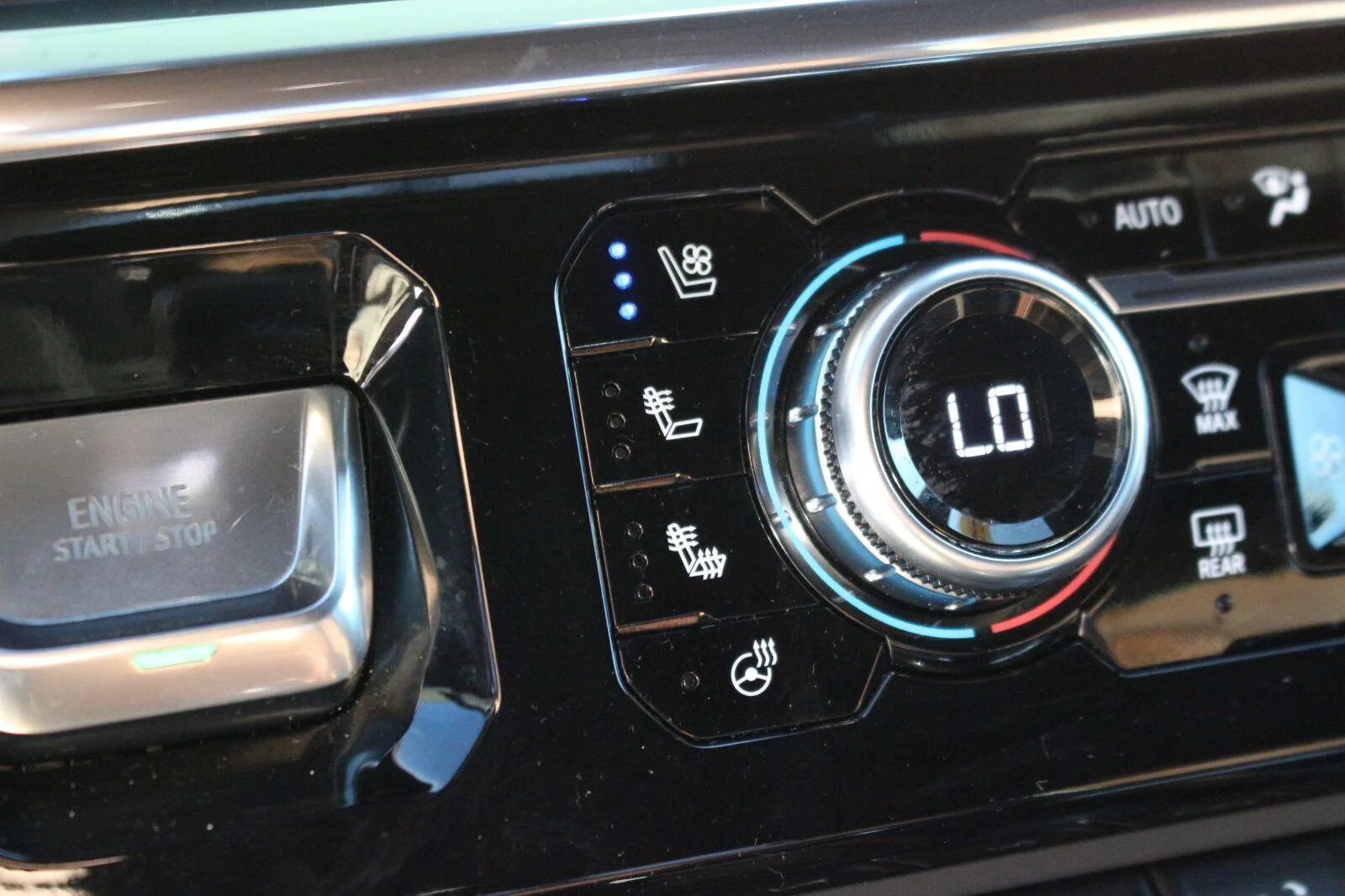 Used 2024 Onyx Black GMC Denali Ultimate image 28