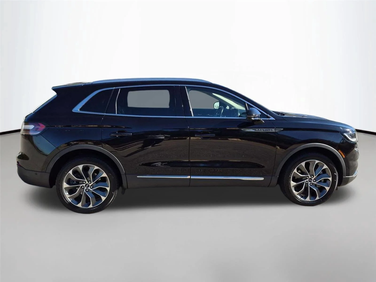 Used 2022 Infinite Black Metallic Clearcoat Lincoln Reserve image 6