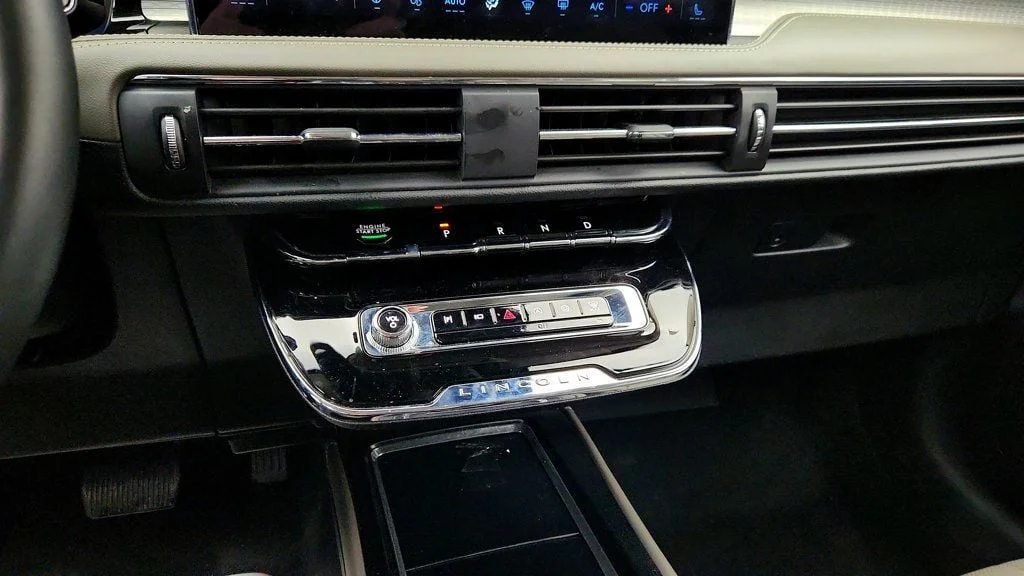 Used 2023 Pristine White Metallic Tri-Coat Lincoln Standard AWD w/ Equipment Group 101A and Co-Pilot360 Vision image 15