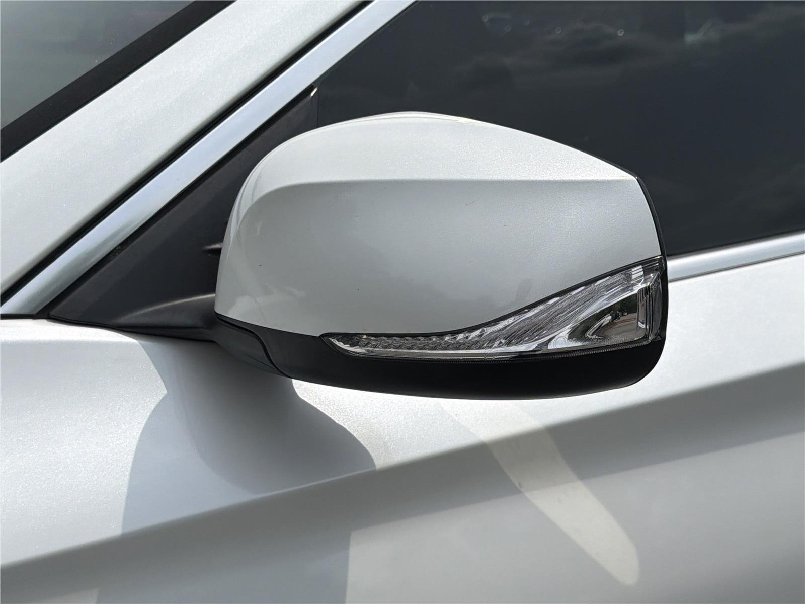 Used 2024 Radiant White INFINITI LUXE image 37