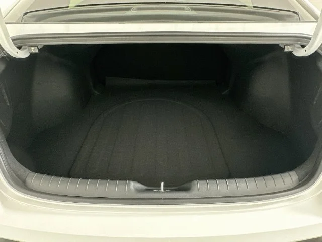 New 2026 White Hyundai SE image 22