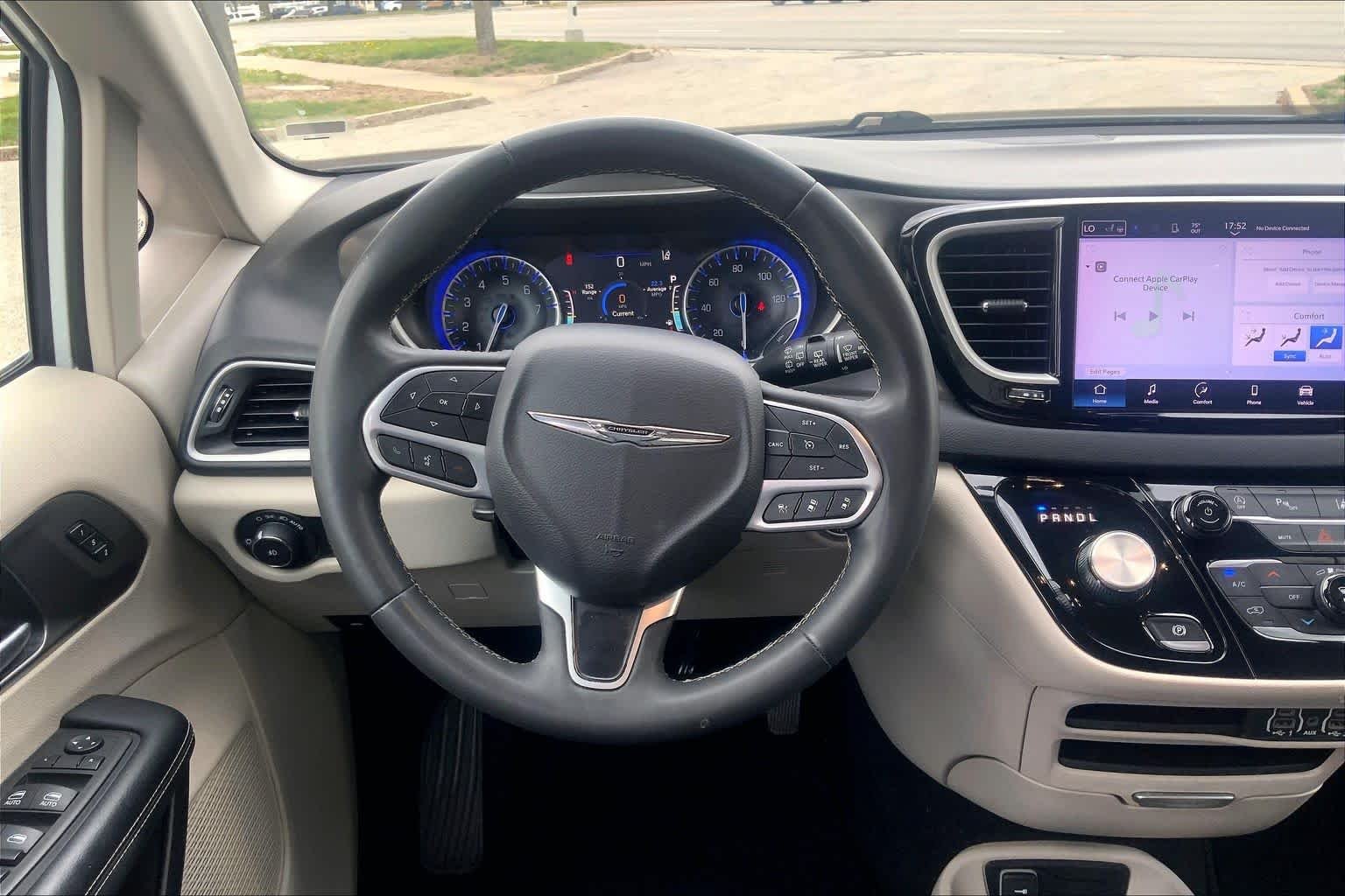 Used 2023 Bright White Clearcoat Chrysler Touring L image 10