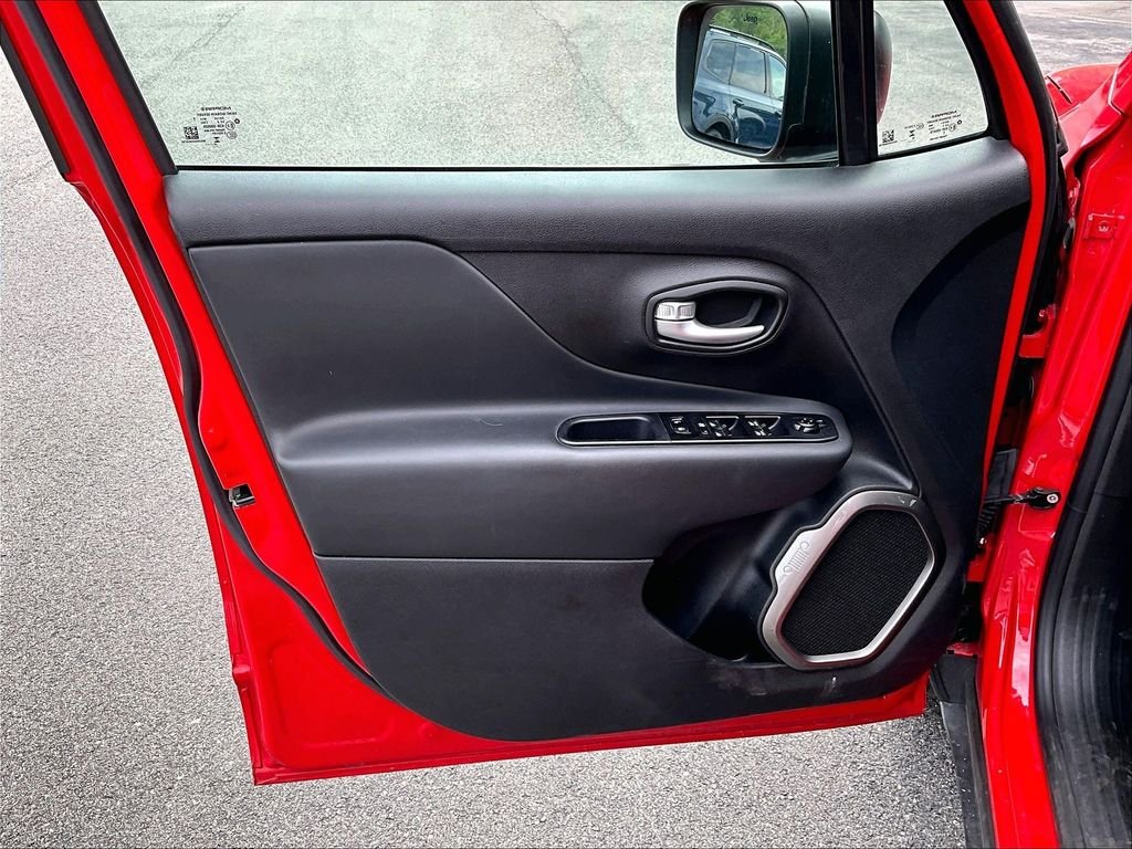 Used 2023 Colorado Red Clearcoat Jeep Latitude image 9