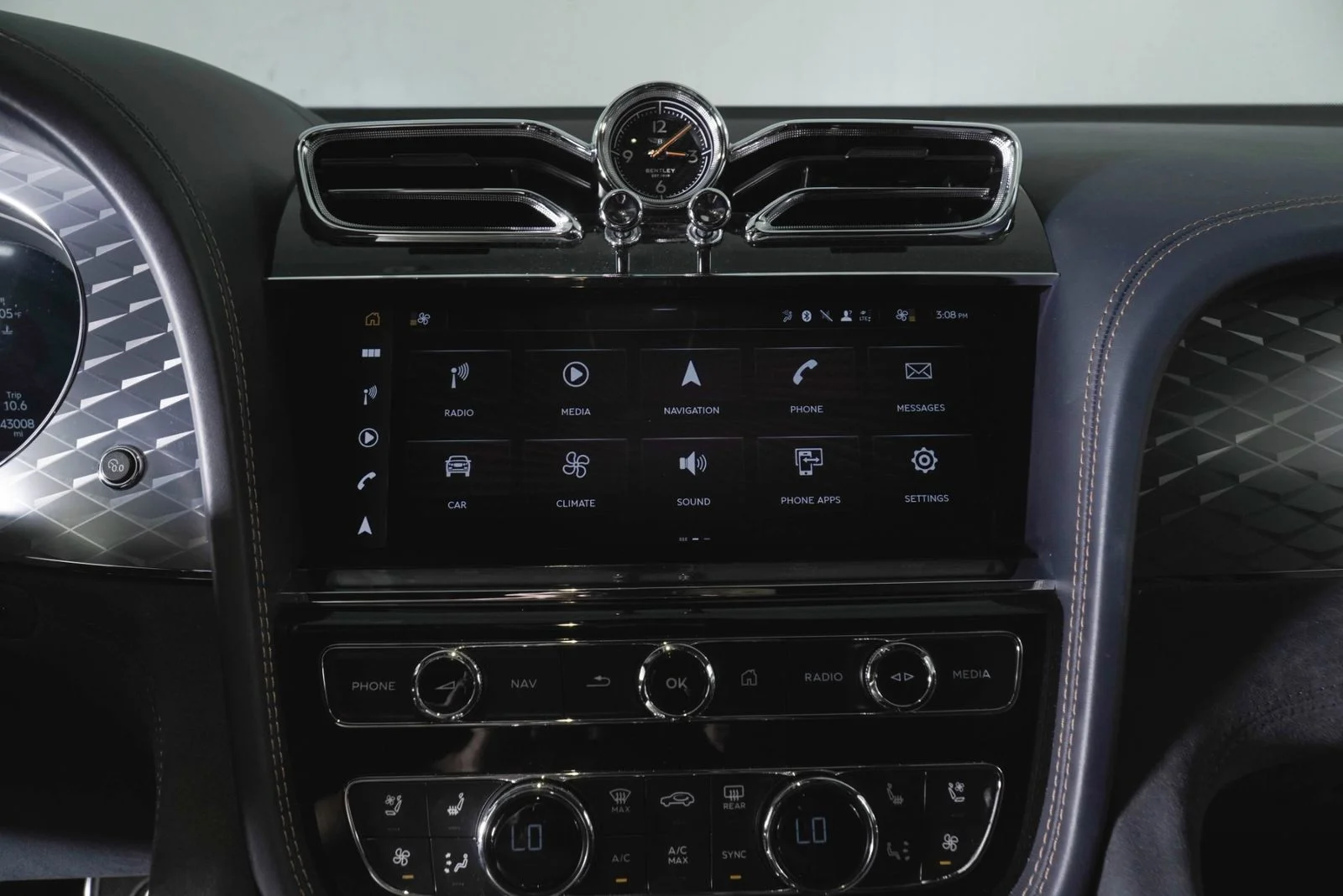 Used 2022  Bentley  image 22