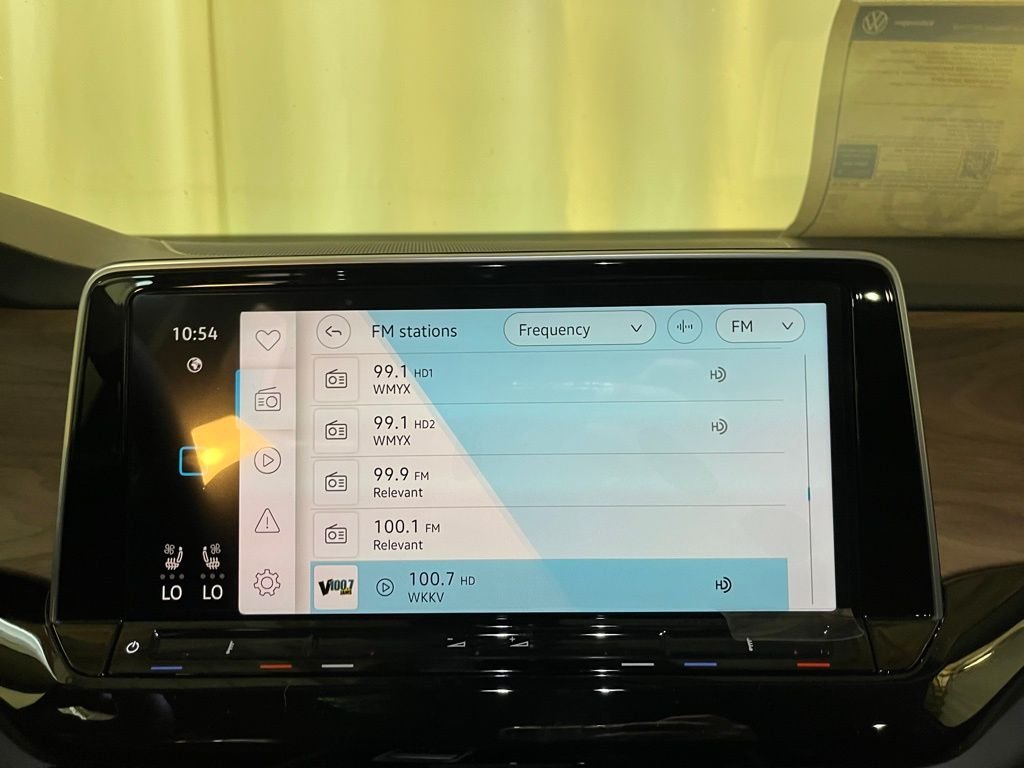 New 2026 Green Volkswagen 2.0T SE w/Technology image 16
