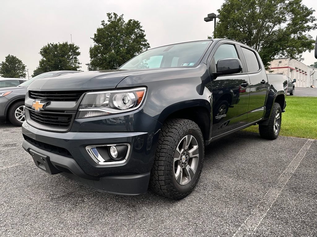 Used 2018 GRAPHITE METALLIC Chevrolet 4WD Z71 image 2