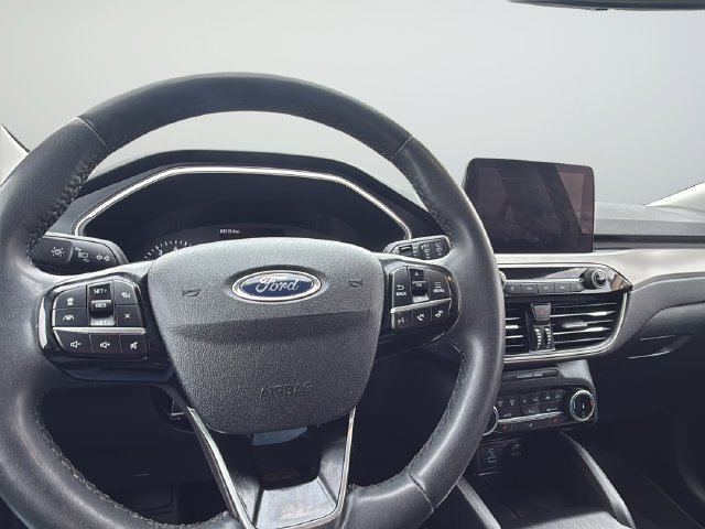 Used 2022 Silver Ford SE image 11