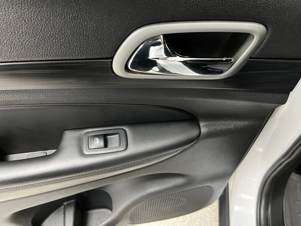 Used 2020 White Jeep Laredo E image 43