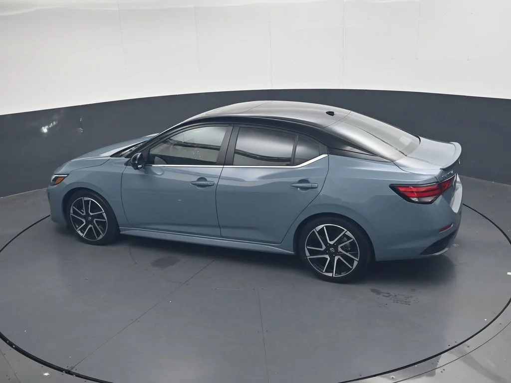 Used 2025 Gray Nissan SR image 39