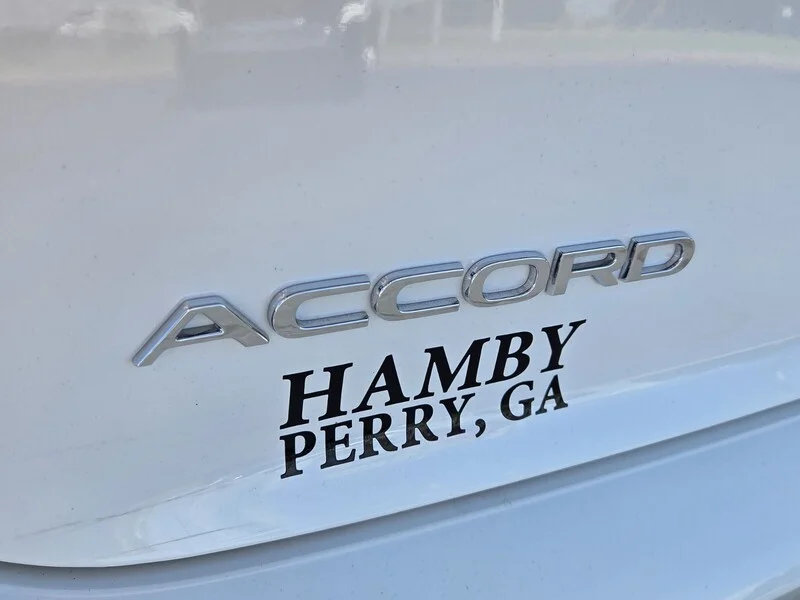 Used 2025 Platinum White Pearl Honda SE image 11