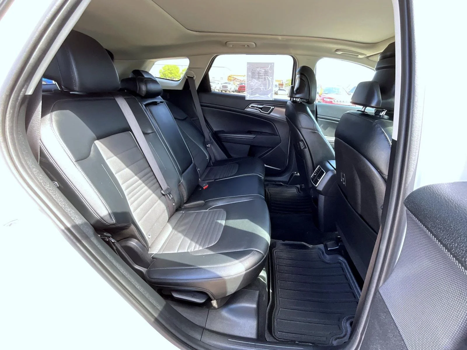 Used 2023 White Kia SX-Prestige image 18