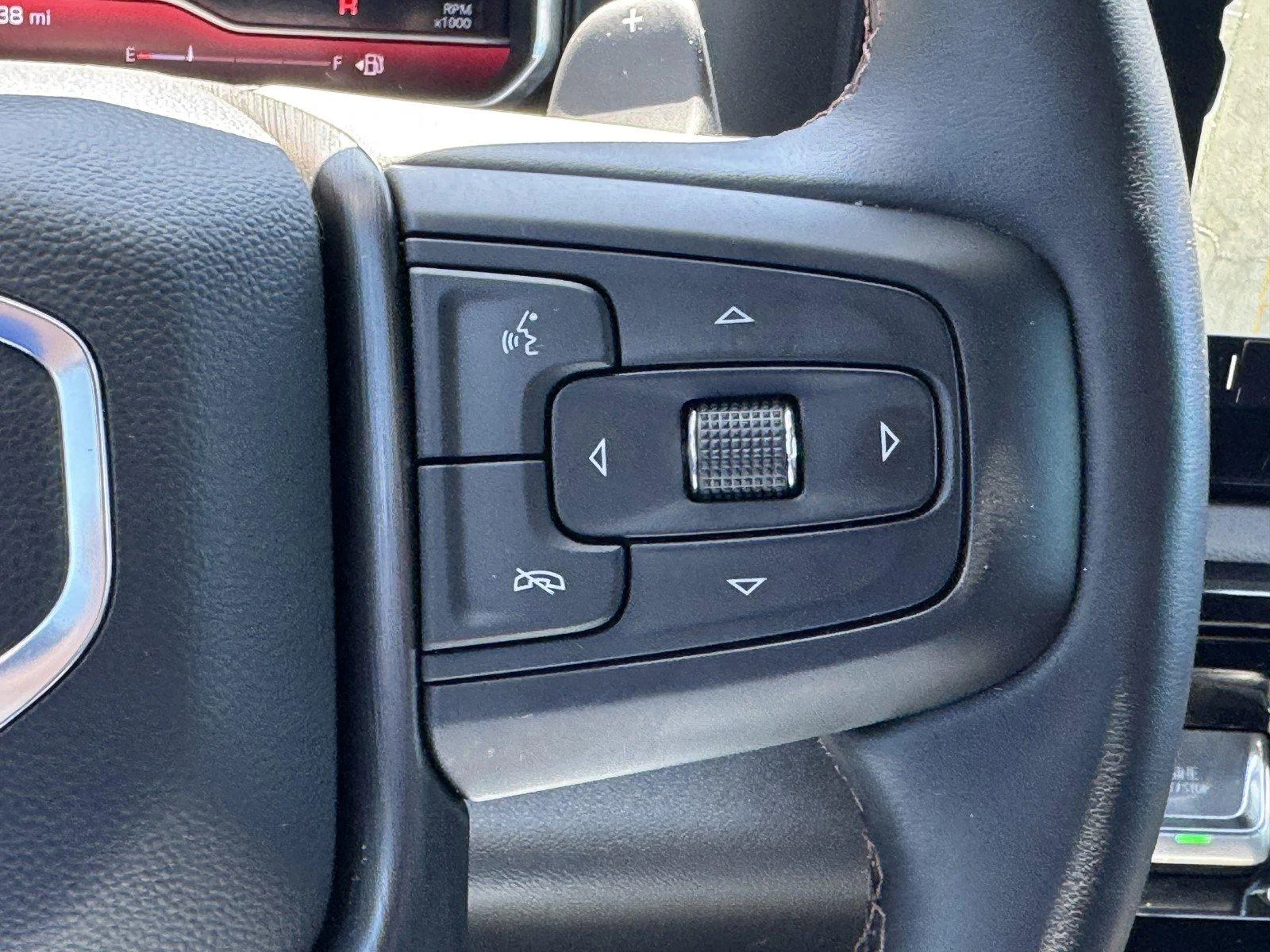 Used 2025 Summit White GMC AT4 image 21