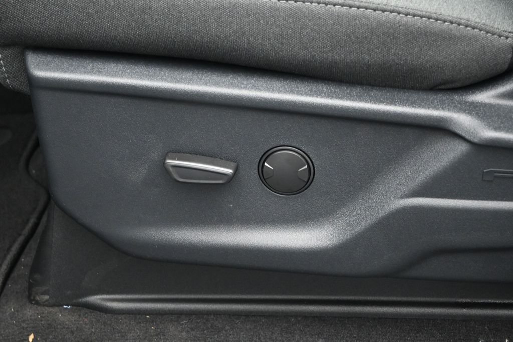 New 2026 Oxford White Ford XLT image 9