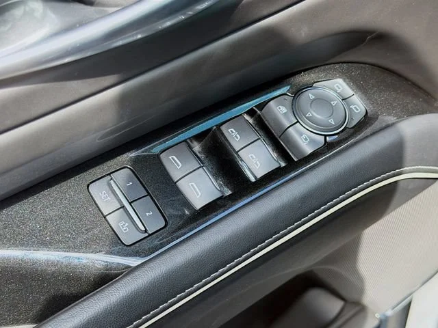 Used 2022 Crystal White Tricoat Cadillac Sport Platinum image 25