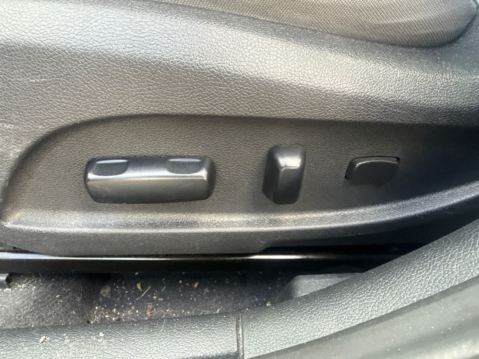 Used 2012 Harbor Gray Metallic Hyundai GLS image 10