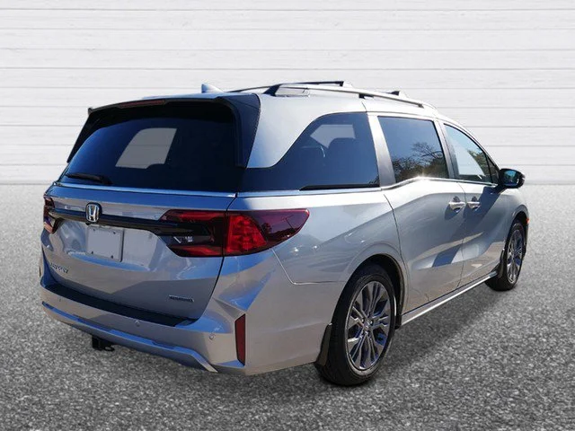 New 2027 Solar Silver Metallic Honda Touring image 5