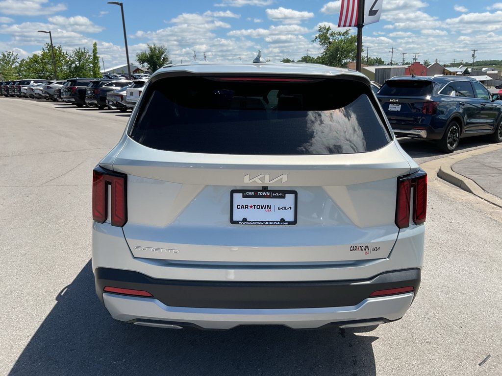 Used 2026 Ivory Silver Kia LX image 8