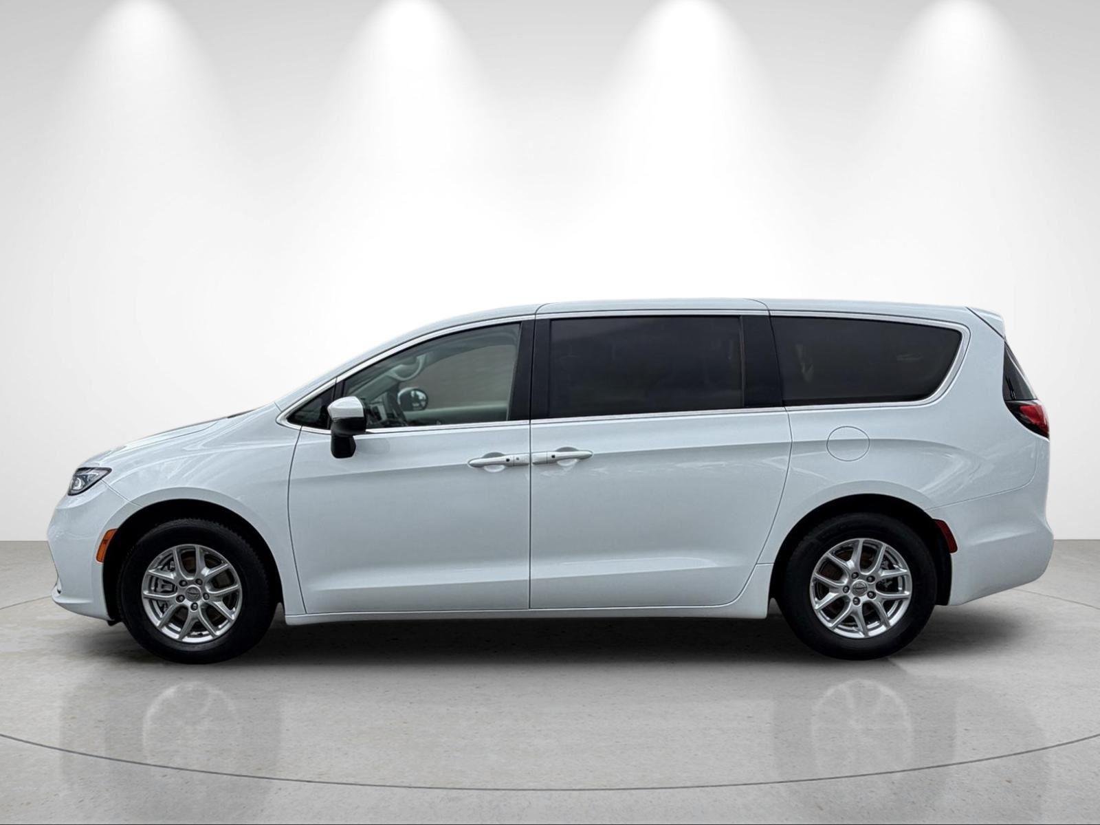 Used 2023 Bright White Clearcoat Chrysler Touring L image 2