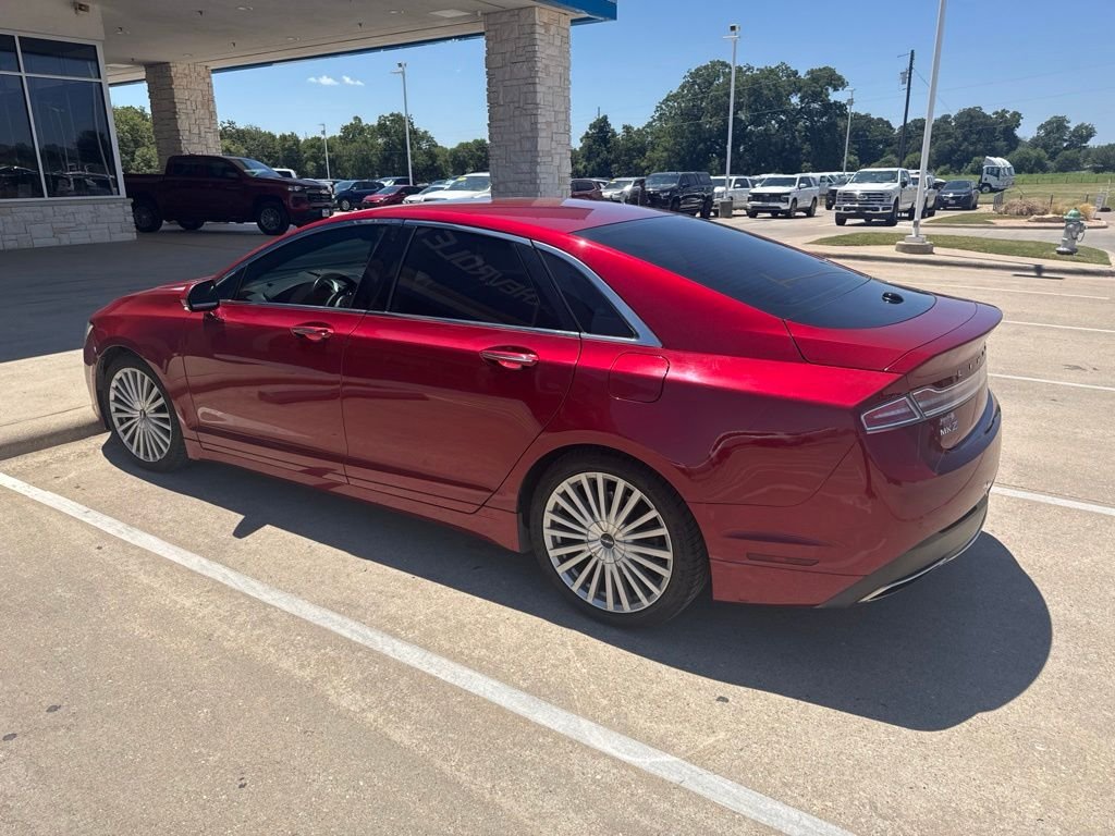 Used 2017 Red Lincoln Reserve image 2