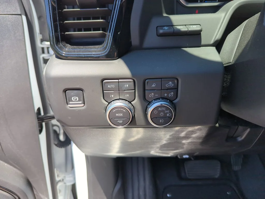 Used 2025 White GMC AT4 image 19