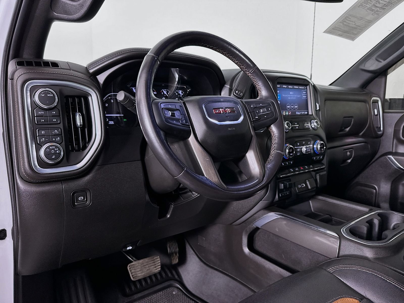 Used 2022 Summit White GMC AT4 image 13