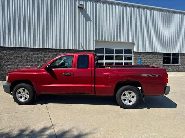 Used 2008 Red Dodge SXT image 8