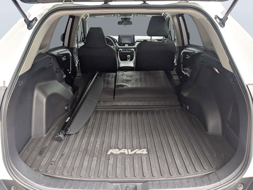 Used 2022 White Toyota XLE image 13