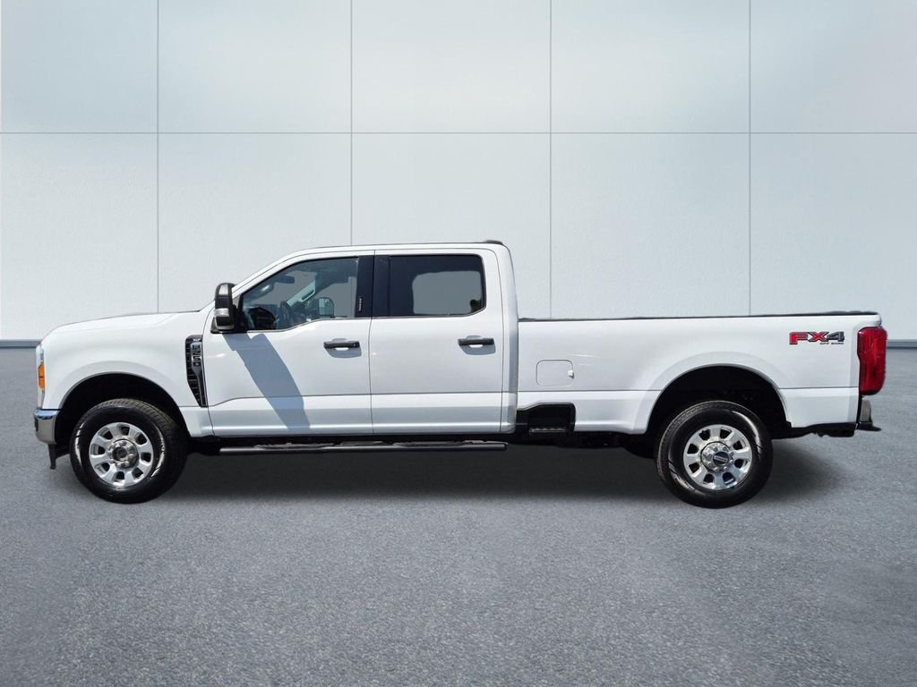 Used 2023 White Ford XLT image 3