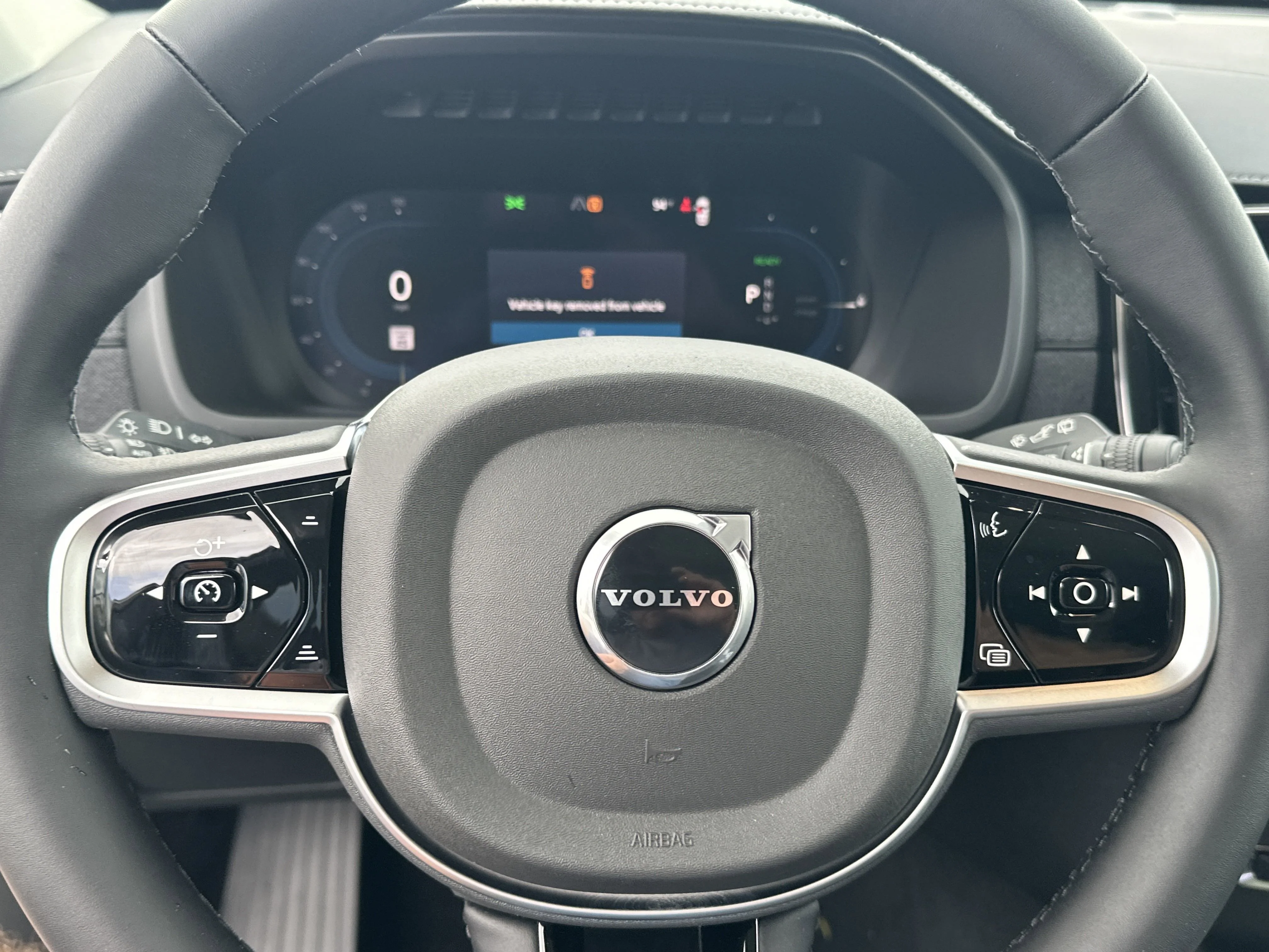 2025 Volvo XC90 Plus - Photo 14