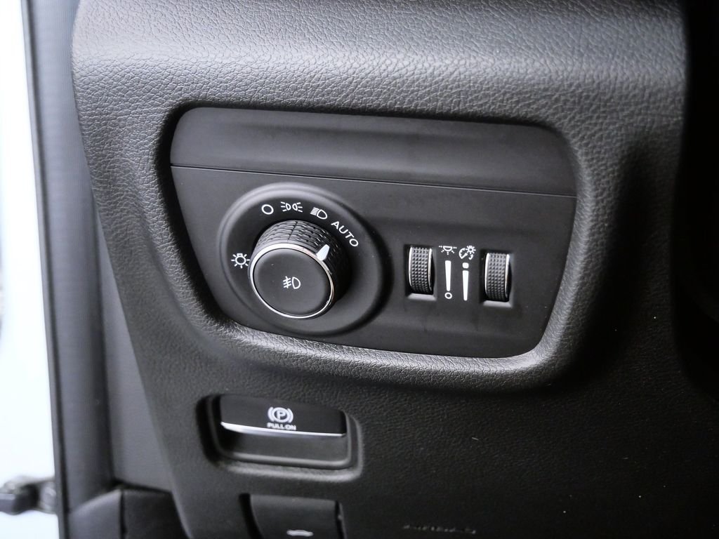 Used 2023 Silver Jeep Limited image 24