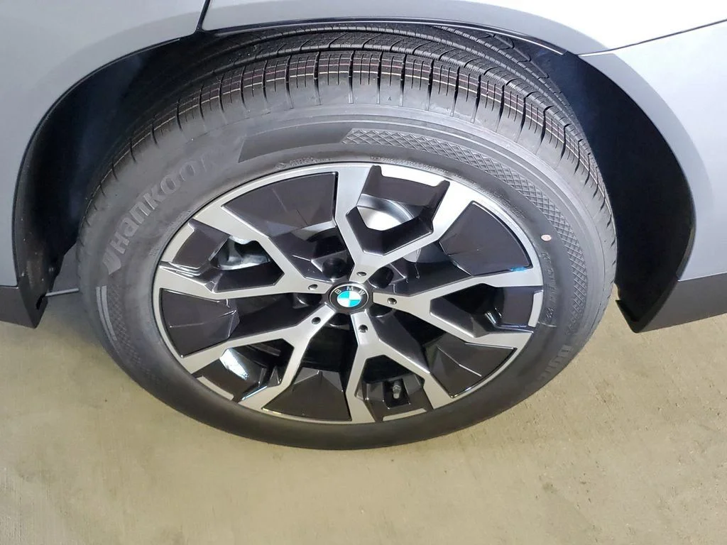 Used 2026 Skyscraper Grey Metallic BMW 30 xDrive image 5