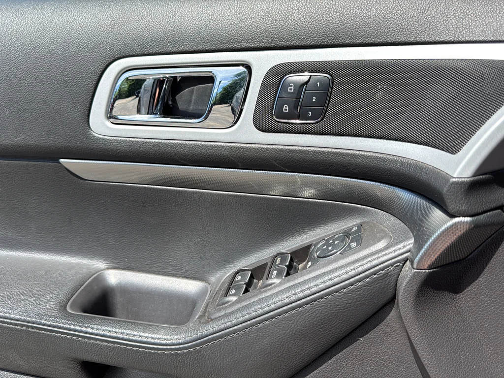 Used 2014 Silver Ford Sport image 30
