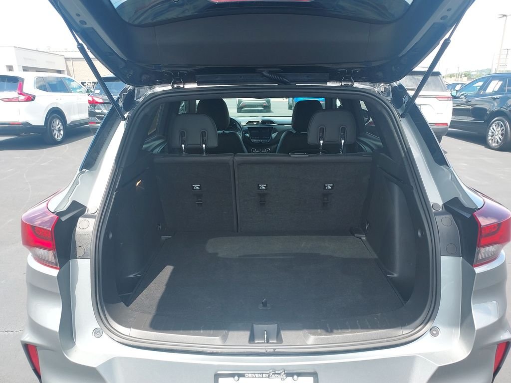 Used 2023 Gray Chevrolet RS image 9