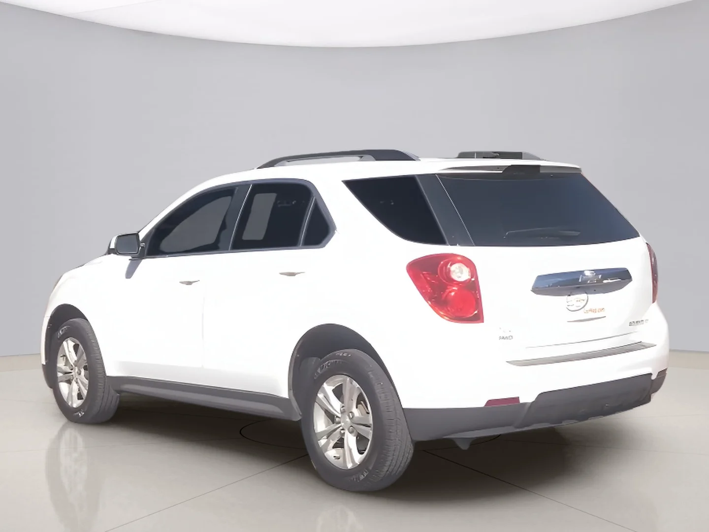Used 2015 Silver Chevrolet LTZ AWD image 3