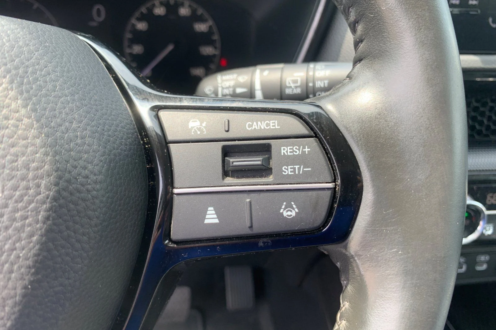 Used 2024 White Honda EX-L image 29