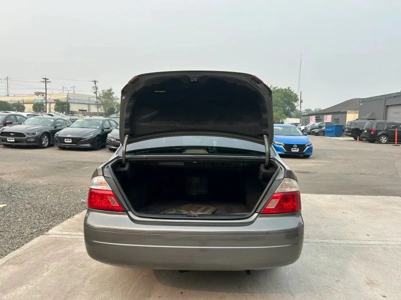 Used 2004 Gray Toyota XLS Sedan 4D image 48