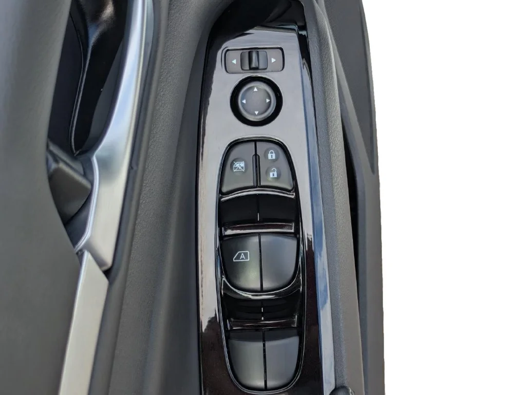Used 2023 White Nissan 2.5 SV image 15