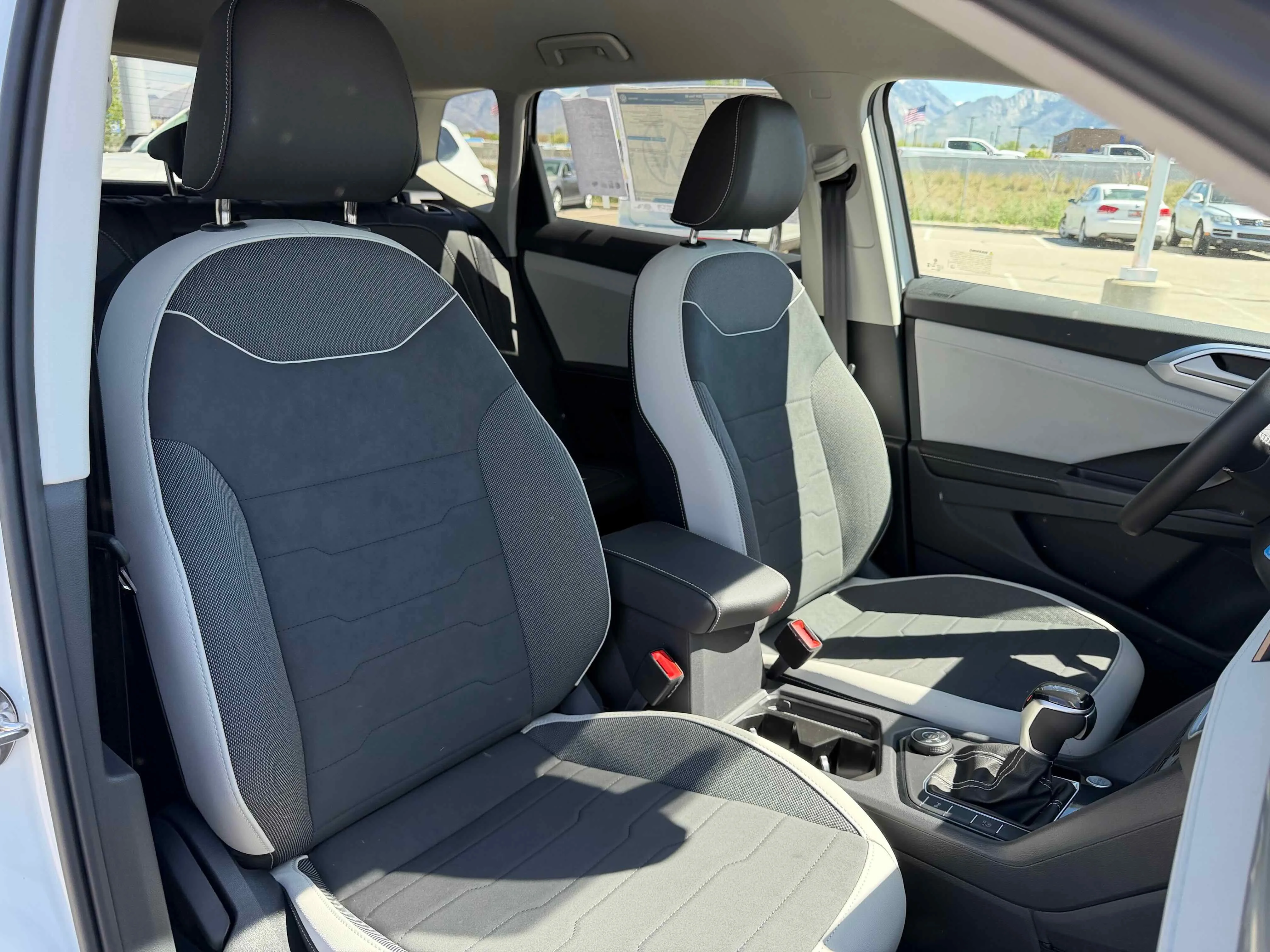 New 2026 Pure White Volkswagen SE image 31
