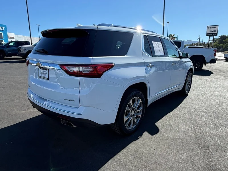 Used 2019 SUMMIT WHITE Chevrolet Premier image 3