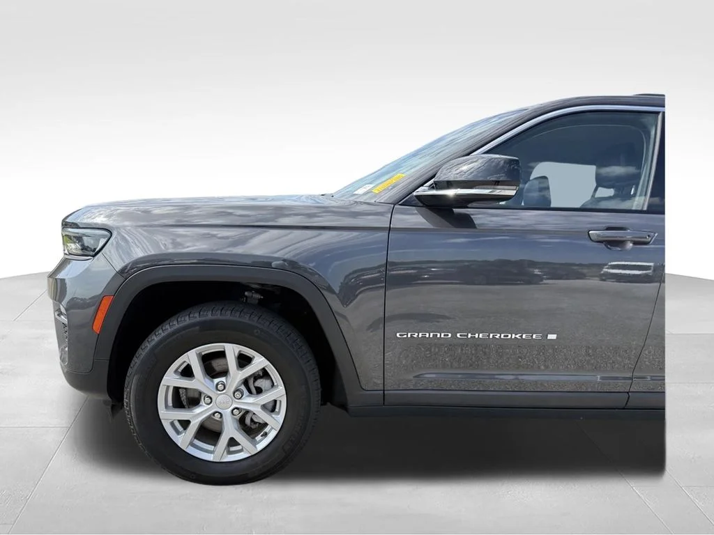 Used 2023 Gray Jeep Limited image 23