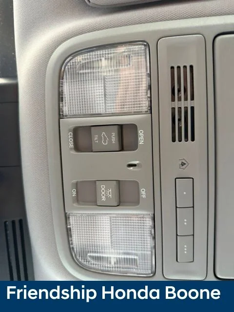 Used 2018 Red Honda Touring image 36
