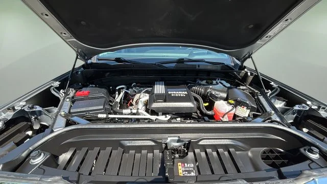 Used 2025 Silver GMC Denali image 33