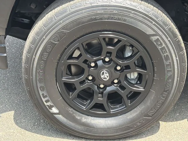 Used 2022 Black Toyota SR5 image 17