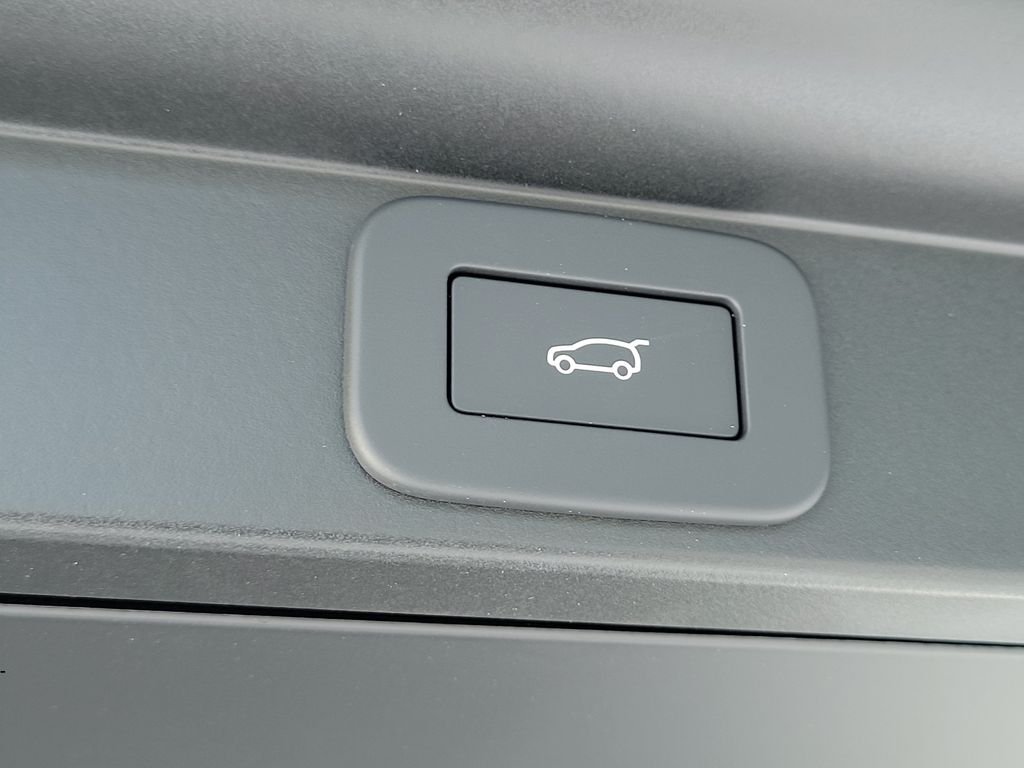 New 2026 Fuji White Land Rover SE image 12