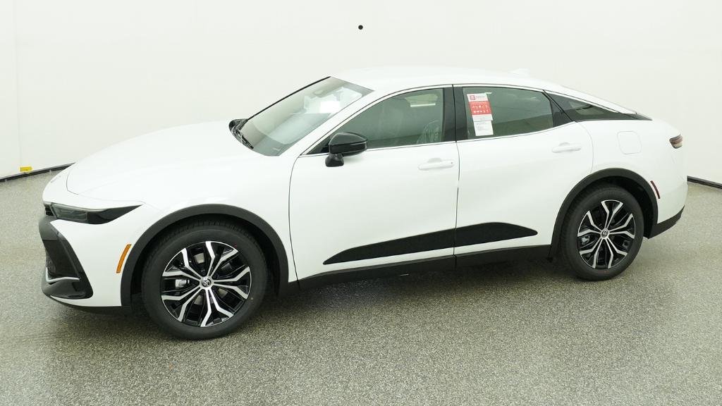 New 2026 Oxygen White Toyota XLE image 3