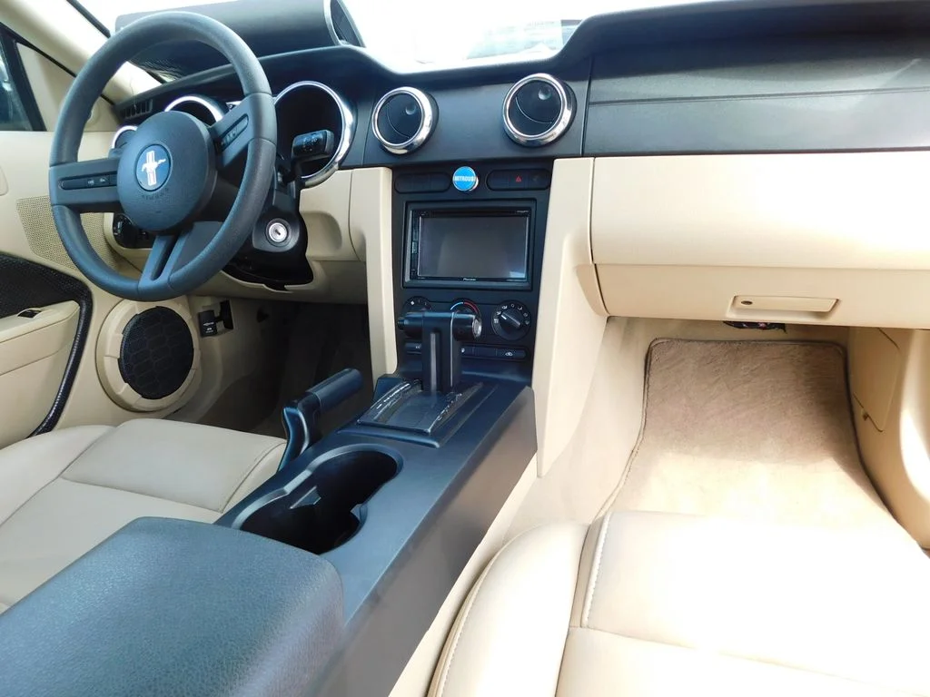 Used 2008 Black Ford V6 Premium image 17