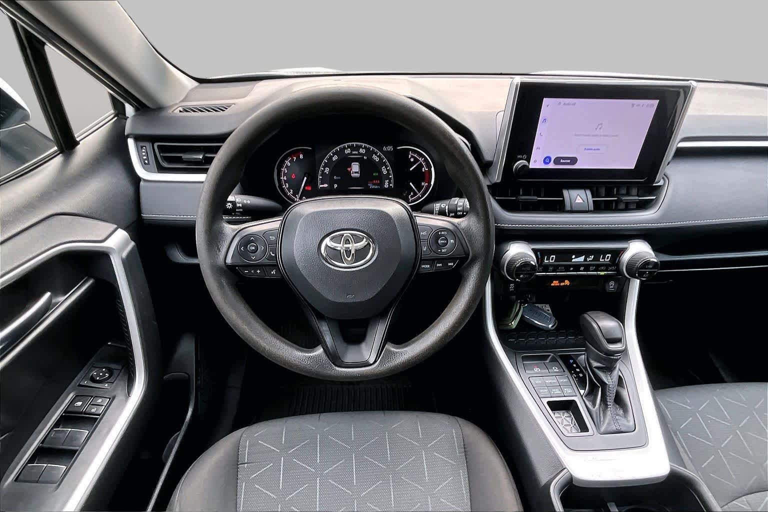 2023 Toyota RAV4 XLE - Photo 6